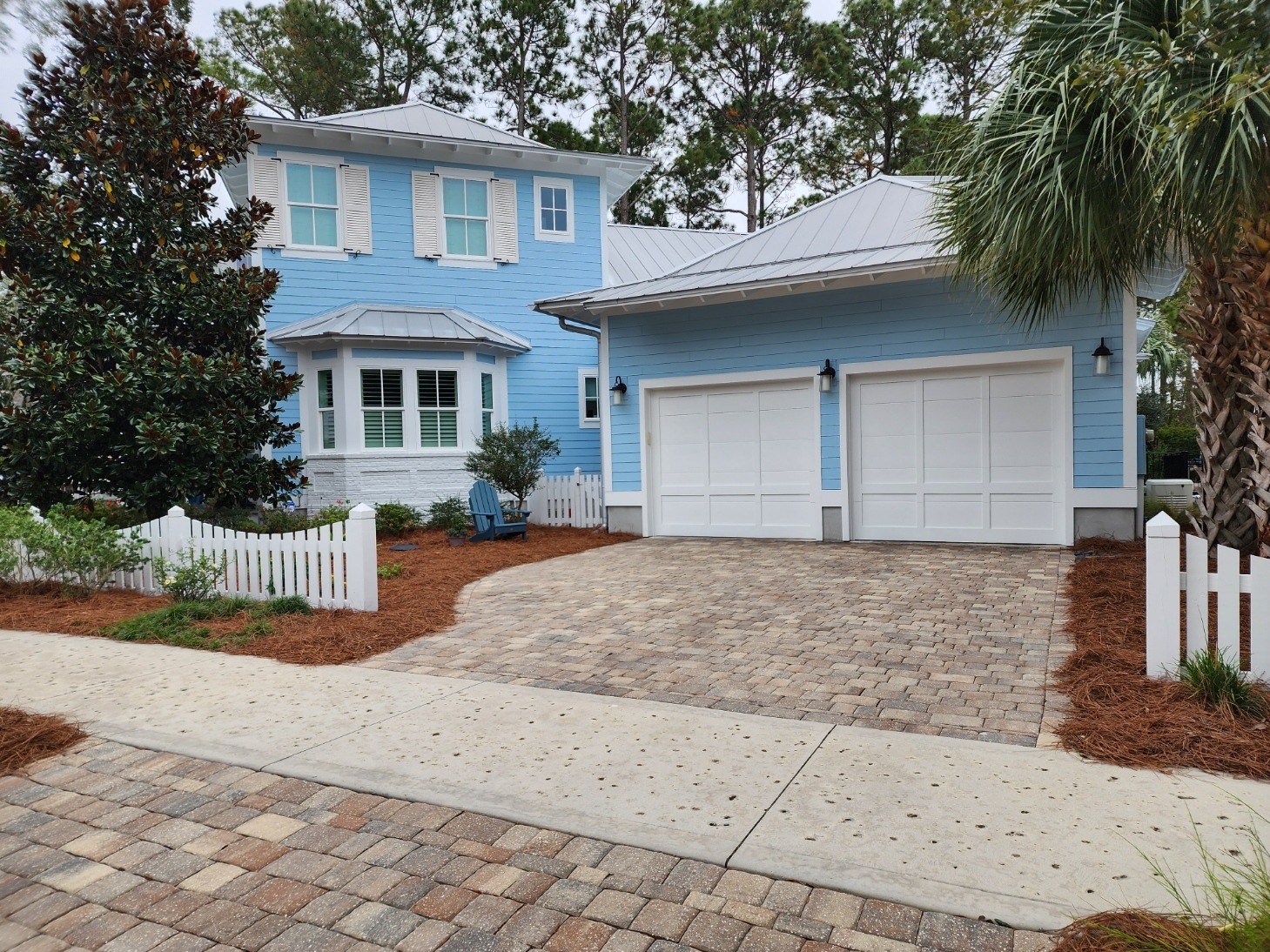 Blue House with fresh longleaf pine straw Blue House with fresh longleaf pine straw